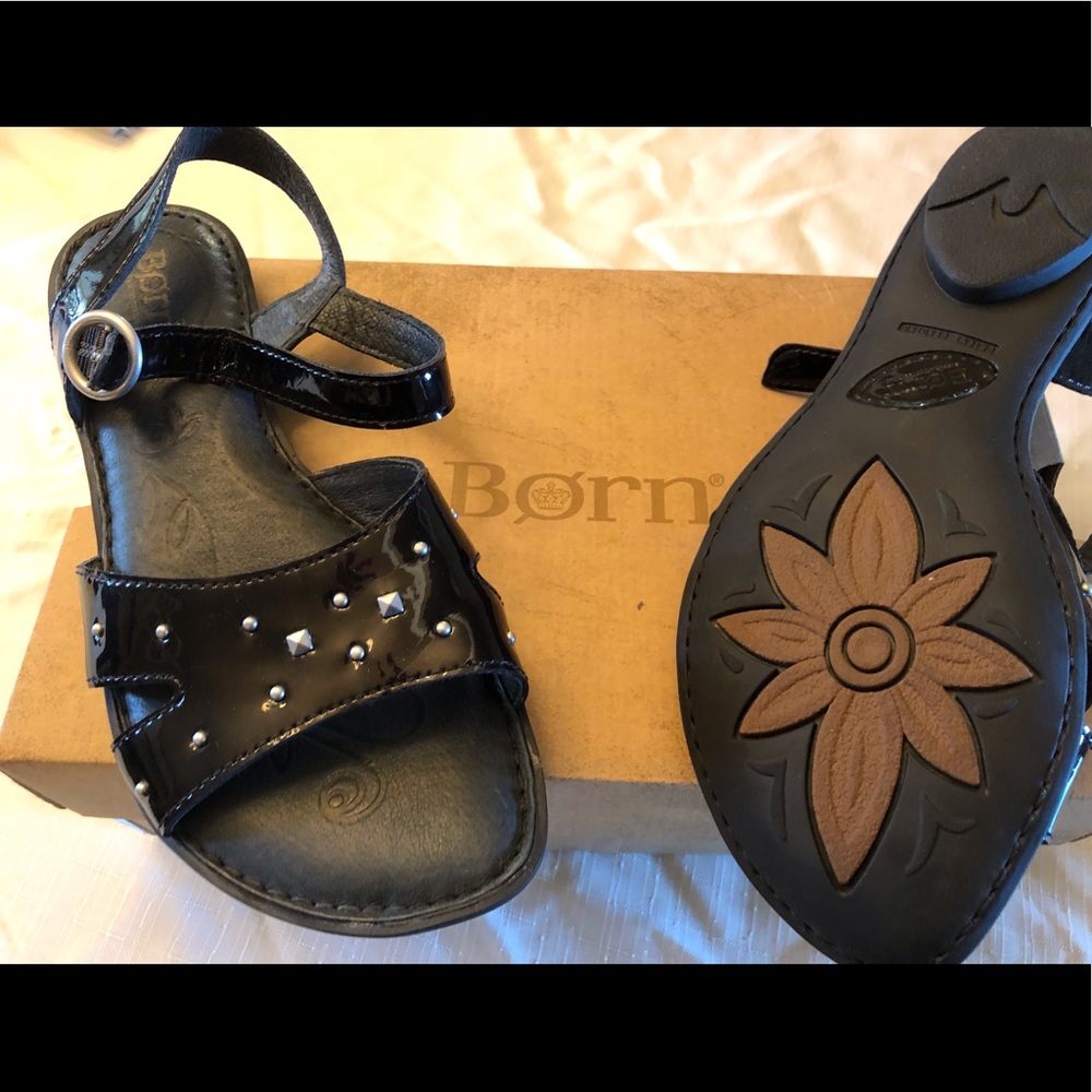 Born sandals